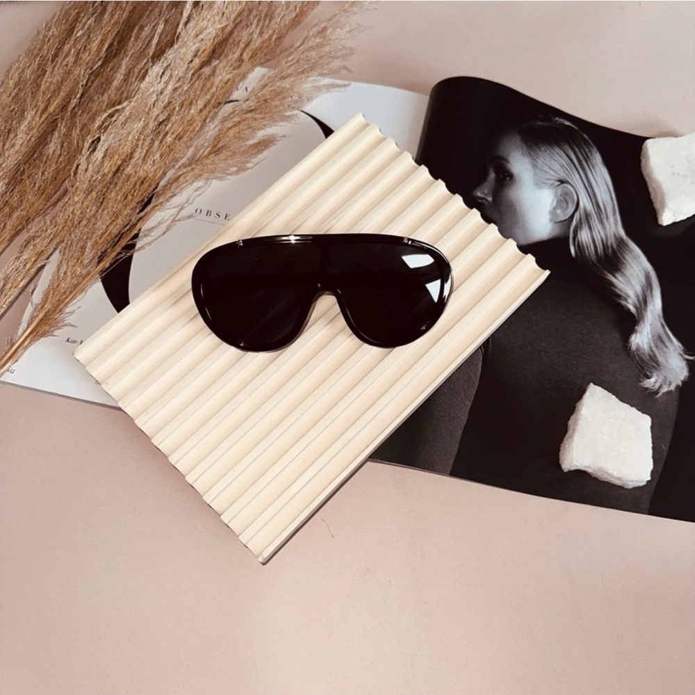 SUNGLASSES Oversized Blacked Out Shades